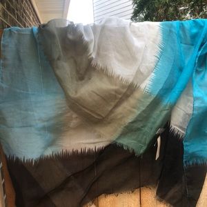 NWT Beautiful fashion scarf multicolored